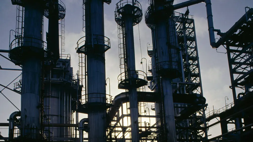 Většina indických rafinerií pozastavila nové objednávky ruské ropy