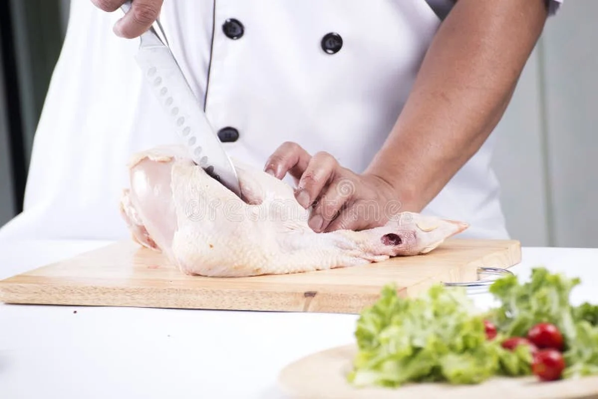 Co šéfkuchaři dělají s kuřecím masem před vařením? Jednoduchý krok pro dokonalou šťavnatost. - image 1