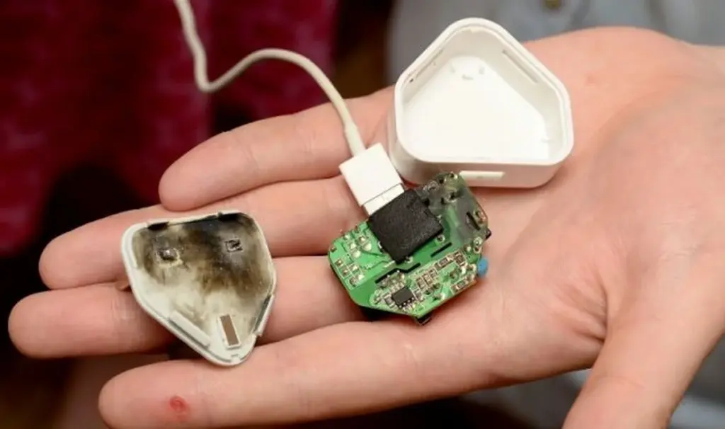 Elektrikáři varují: Tento běžný zvyk s nabíječkou ničí baterii vašeho telefonu