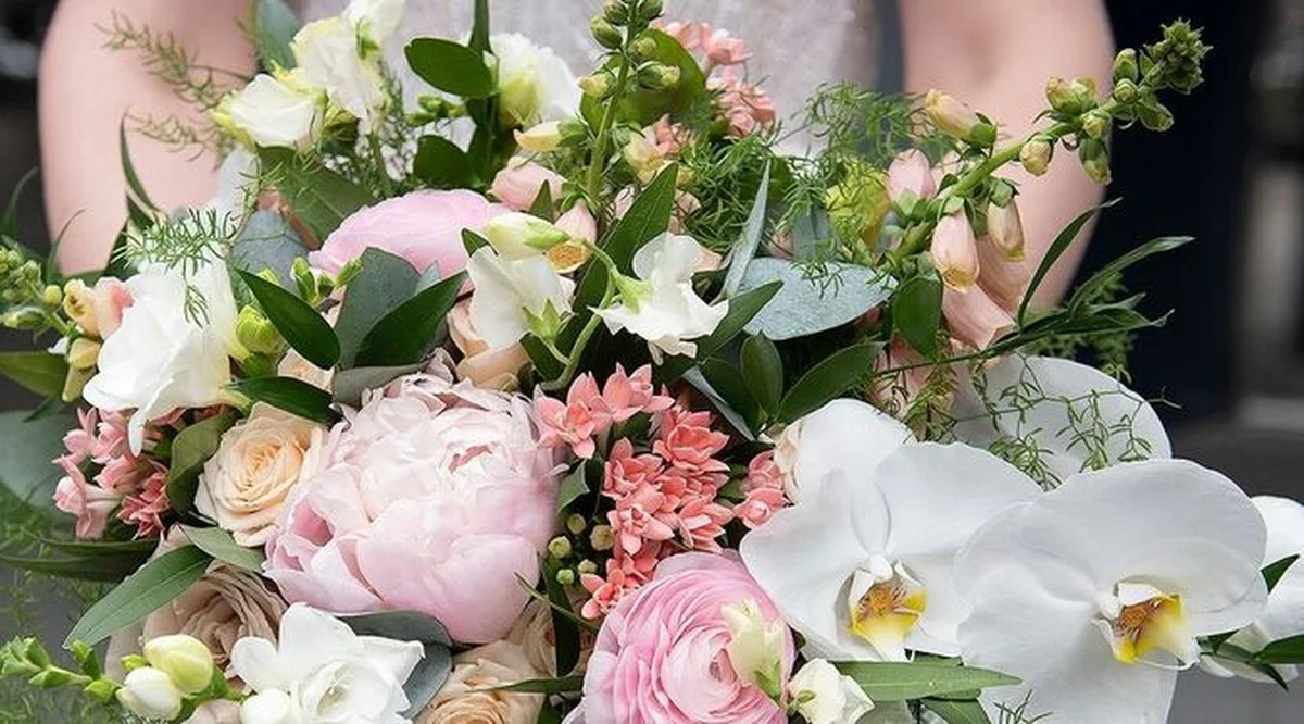 Položte minci do vázy s květinami a vydrží dvakrát déle. - image 1