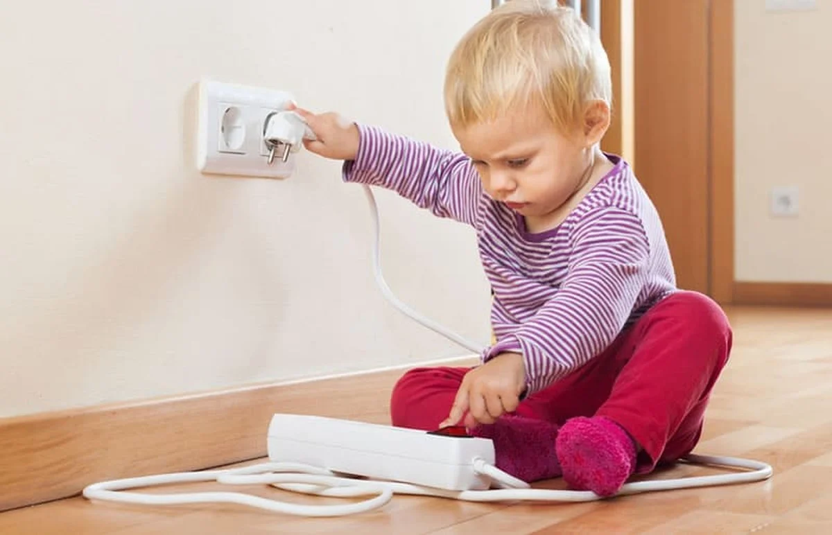 Proč elektrikáři vždy vypnou jistič před výměnou žárovky - image 1