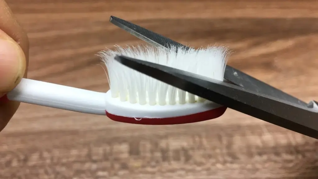 Starý kartáček a ocet: Nejúčinnější způsob čištění obtížných spár