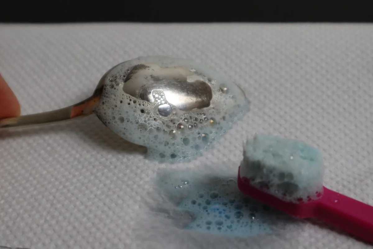 Zubní pasta na stříbrné šperky: Domácí leštidlo, které funguje lépe než drahé přípravky. - image 2