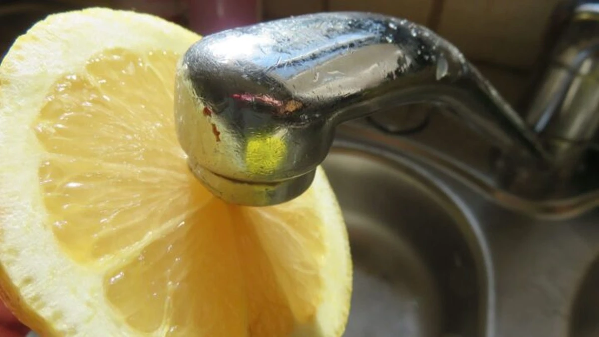 Citronová kůra na vodovodní baterii? Jak odstraňuje vodní kámen lépe než drahé čističe. - image 1