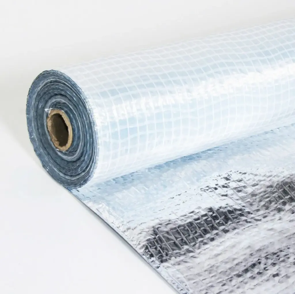 Hliníková folie za radiátorem? Proč snižuje účty za topení o 25%