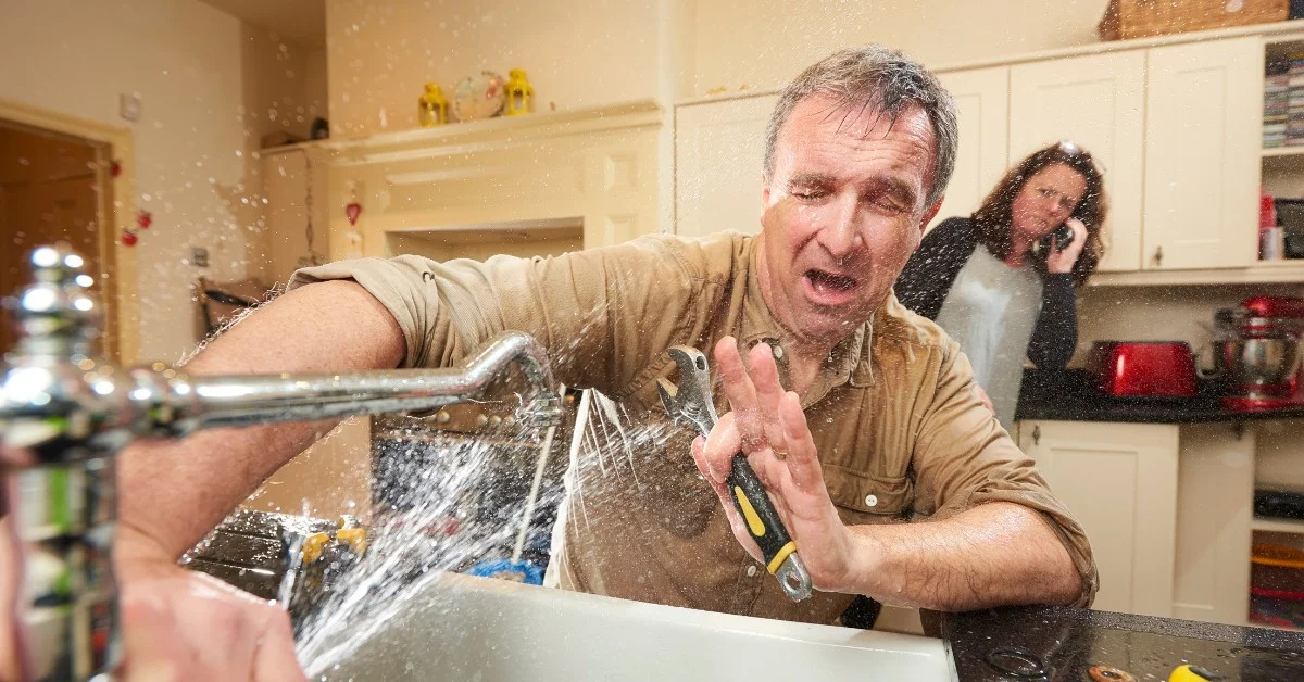 Instalatéři prosí: nikdy nelijte tento olej do odpadu, způsobuje katastrofy. - image 2