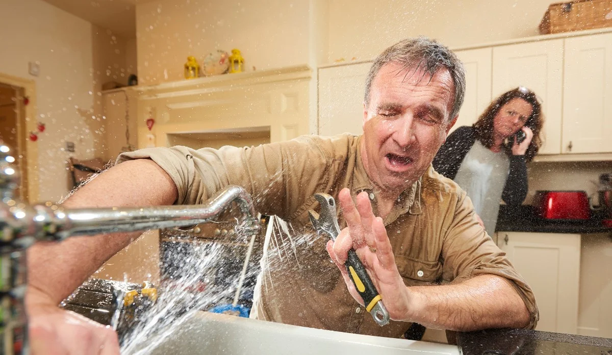 Instalatéři varují: Nikdy nevylévejte kávovou sedlinu do dřezu. - image 1