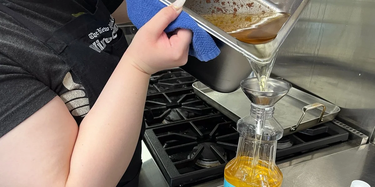 Instalatéři varují: Nikdy nelijte tento běžný olej do odpadu - image 2