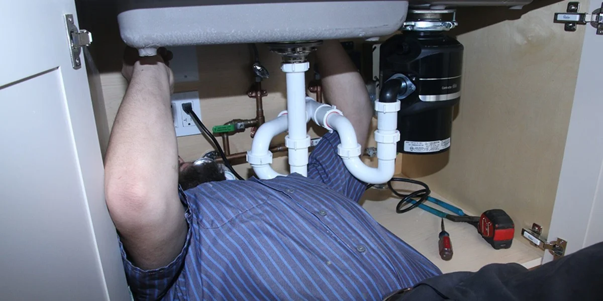 Instalatéři vás prosí: Nikdy nelijte kávovou sedlinu do odpadu, způsobuje nevratné škody. - image 1