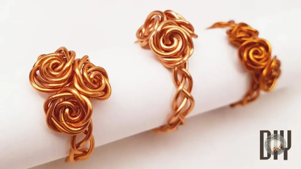 Měděný drát mezi růžemi: Zahradnický trik pro bohatší květy a méně škůdců