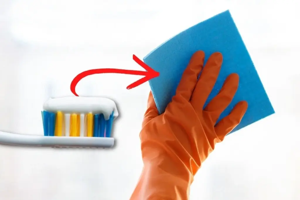 Obyčejná zubní pasta na okna: Proč funguje lépe než drahé čističe.