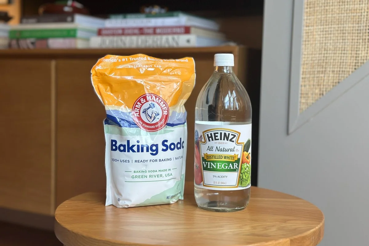 Starý kartáček na zuby a jedlá soda: Dokonalá kombinace pro čištění spár - image 1