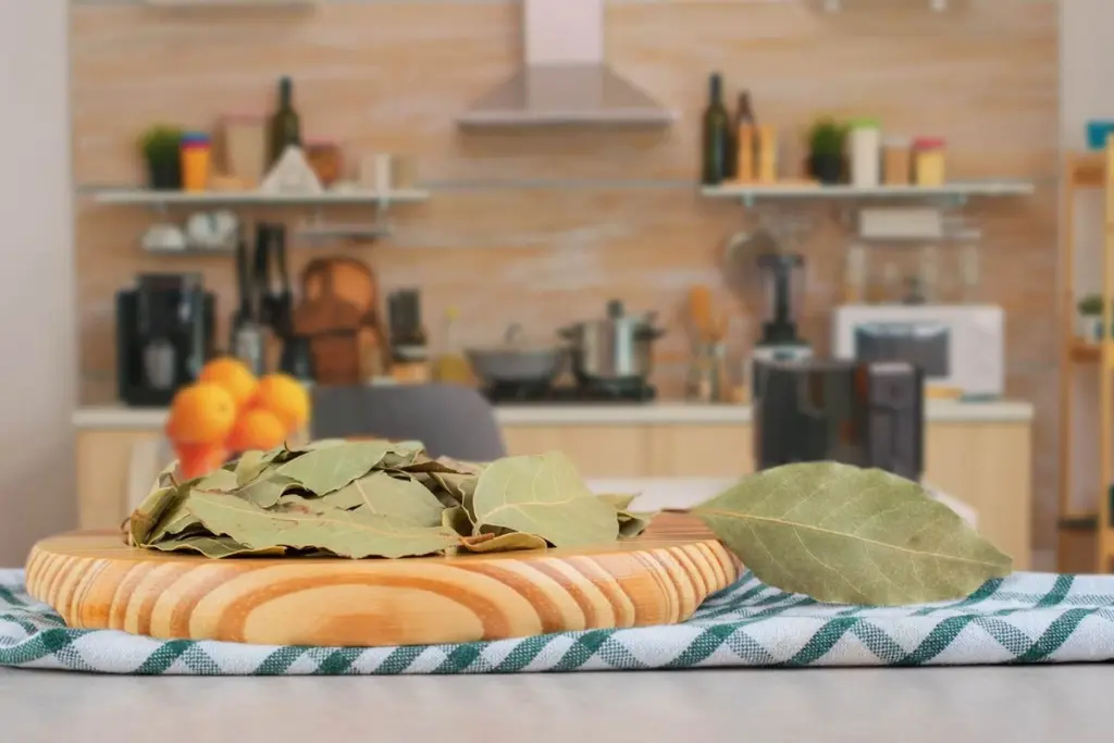 Vložte bobkový list do mouky: 100letý trik proti škůdcům.