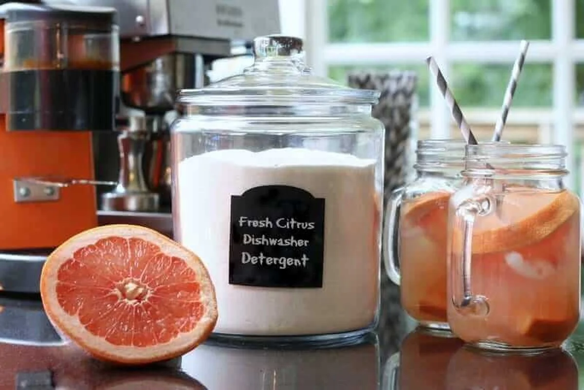 Vložte citronovou kůru do myčky: zapomenete na drahé osvěžovače. - image 1