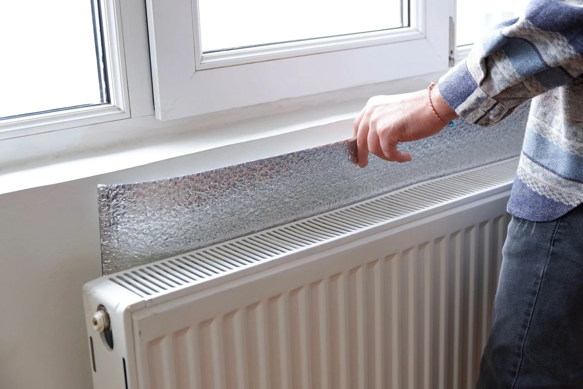 Alobal za radiátorem? Proč snižuje účty za topení o 25%. - image 2
