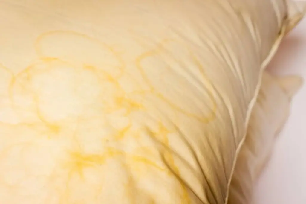 Citron a jedlá soda: Přírodní zázrak na zažloutlé polštáře a matrace.