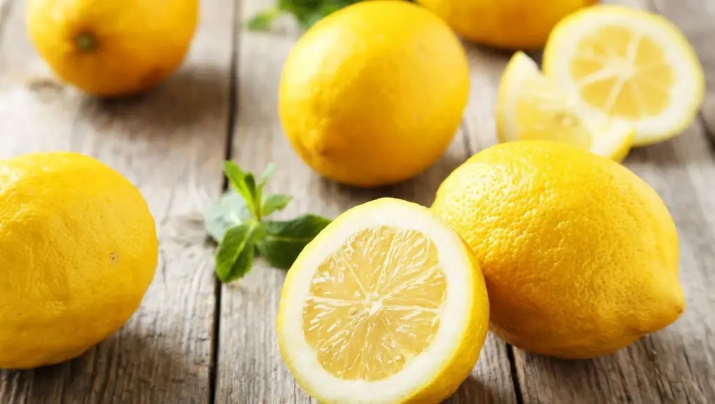 Citronová kůra a vitamin C? Zajímavý fakt: obsahuje 5x více než dužina.