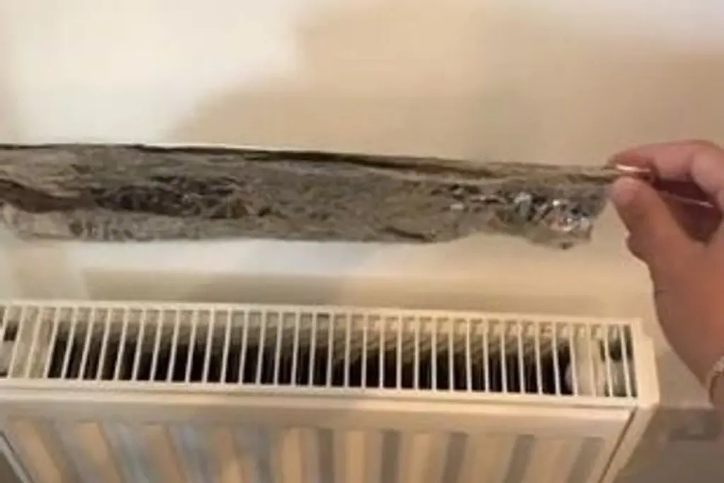 Hliníková fólie za radiátorem? Proč snižuje účty za topení o 25%.