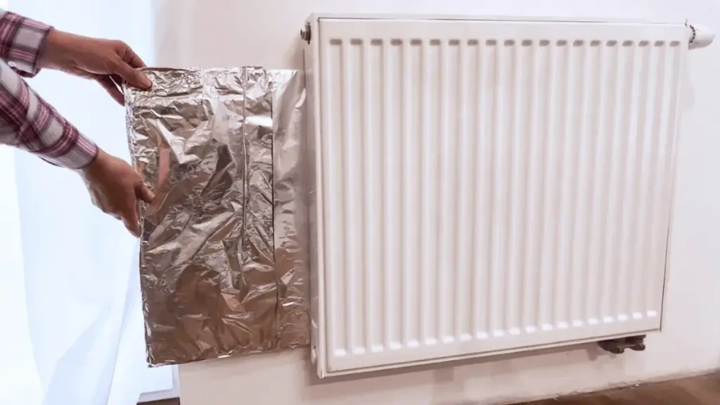 Hliníková fólie za radiátorem: Proč snižuje účty za topení o 25%.