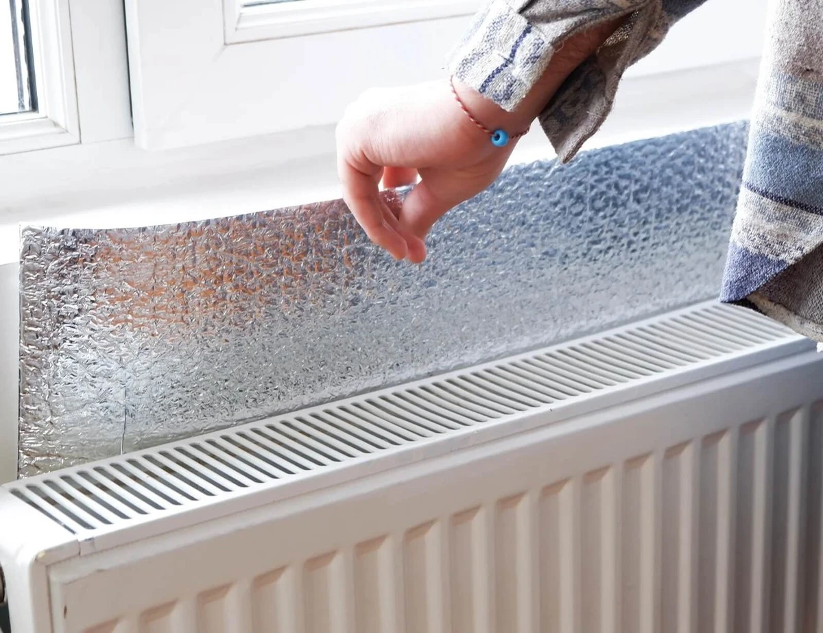 Hliníková fólie za radiátorem: Proč snižuje účty za topení o 25%. - image 1