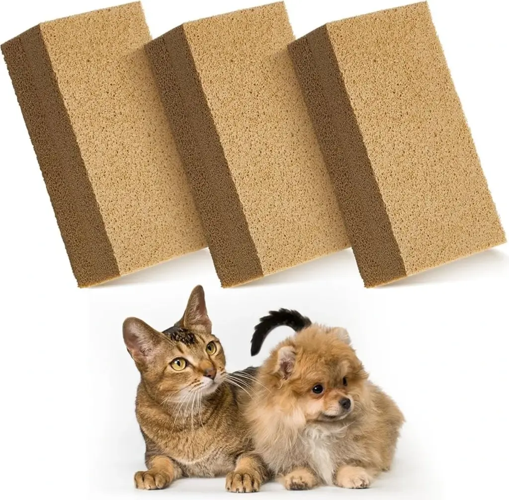 Obyčejná houba na nádobí odstraní chlupy domácích mazlíčků lépe než drahé kartáče