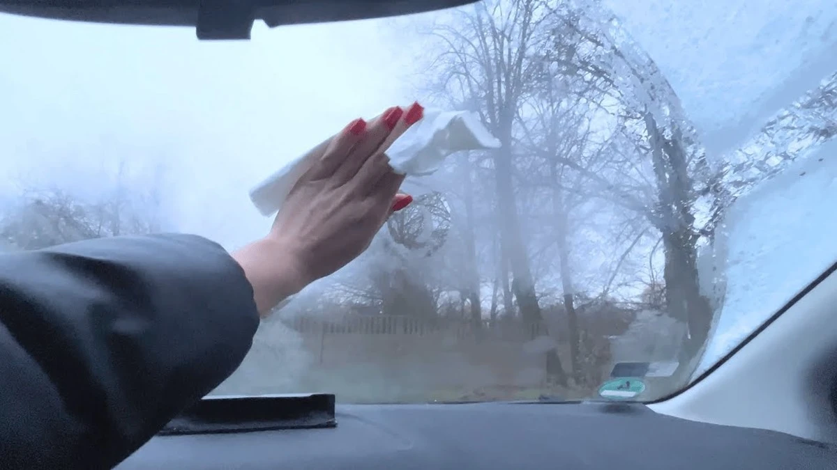 Obyčejný kancelářský papír na zrcadlech zabraňuje zamlžení na týdny - image 1