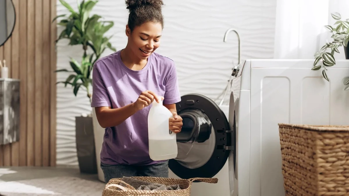 Ocet v pračce: Zapomenutý trik našich babiček pro měkké prádlo. - image 1