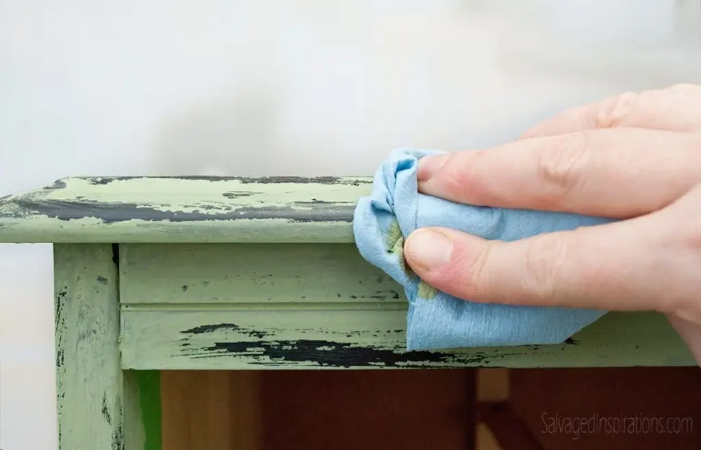 Vazelína na šrouby? Jak tento trik prodlouží životnost vašeho nábytku